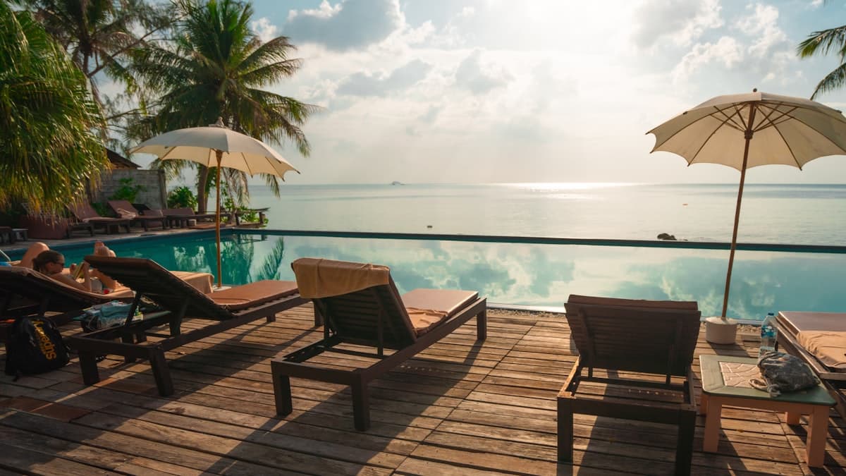 Hotel room with ocean view - why hotels are switching to app-based guest transportation